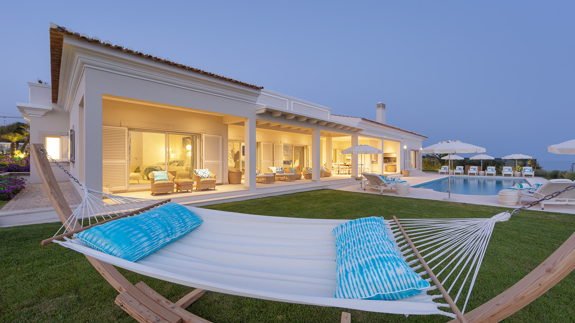 Villa Hibiscus Beach Villa, Rental in Algarve
